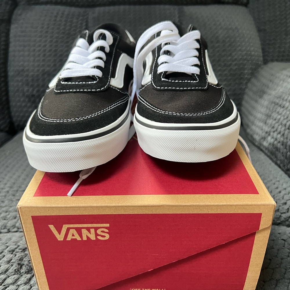 Women’s Vans Brooklyn LS Sneakers - Picture 4 of 7